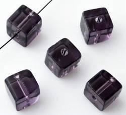 Perle (finte): 10 Glasperlen amethystfarbig Kubus 8mm – Nuovo (secondo la descrizione) da Alpnachstad venduto da perlengaby