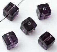 10 Glasperlen amethystfarbig Kubus 8mm