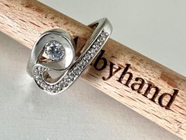 925 Silber Ring - funkelnde Zirkonia - geschwungenes Design
