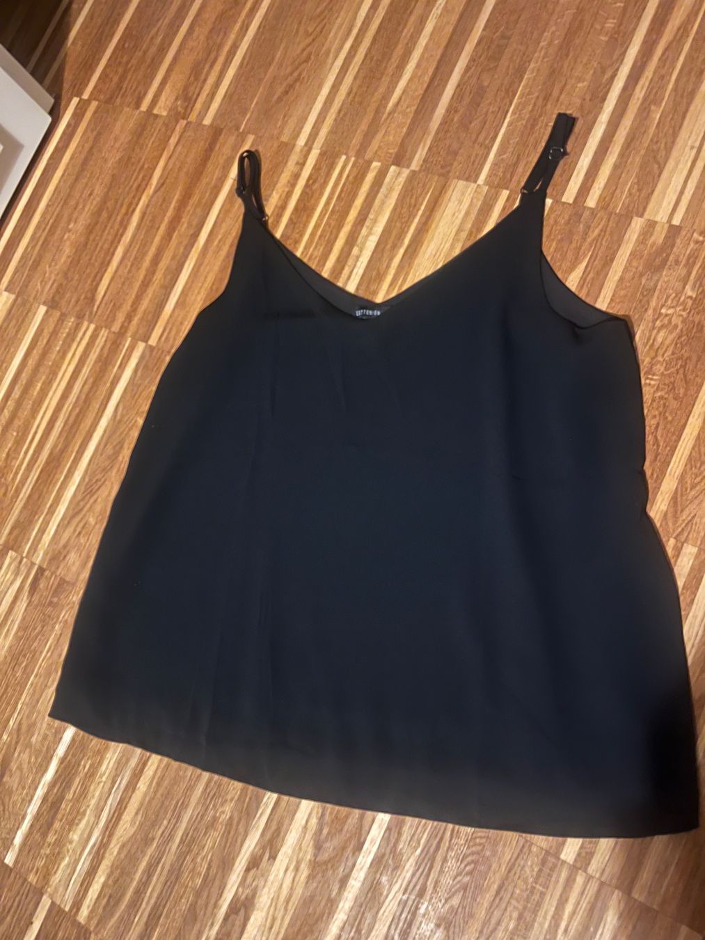 Top: The "Little Black Top" – Usato da Zürich venduto da sar_ghn5