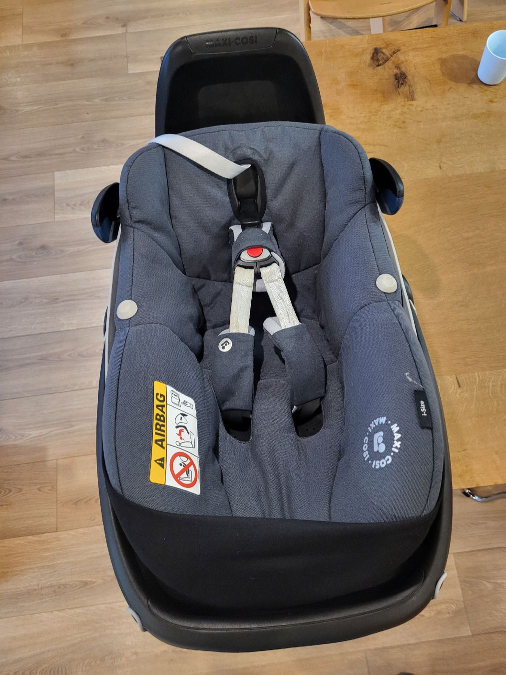Maxi-Cosi Sièges auto: Maxi-Cosi Babyschale mit Basis – D'occasion à Laupen ZH par pam_vp2d 1