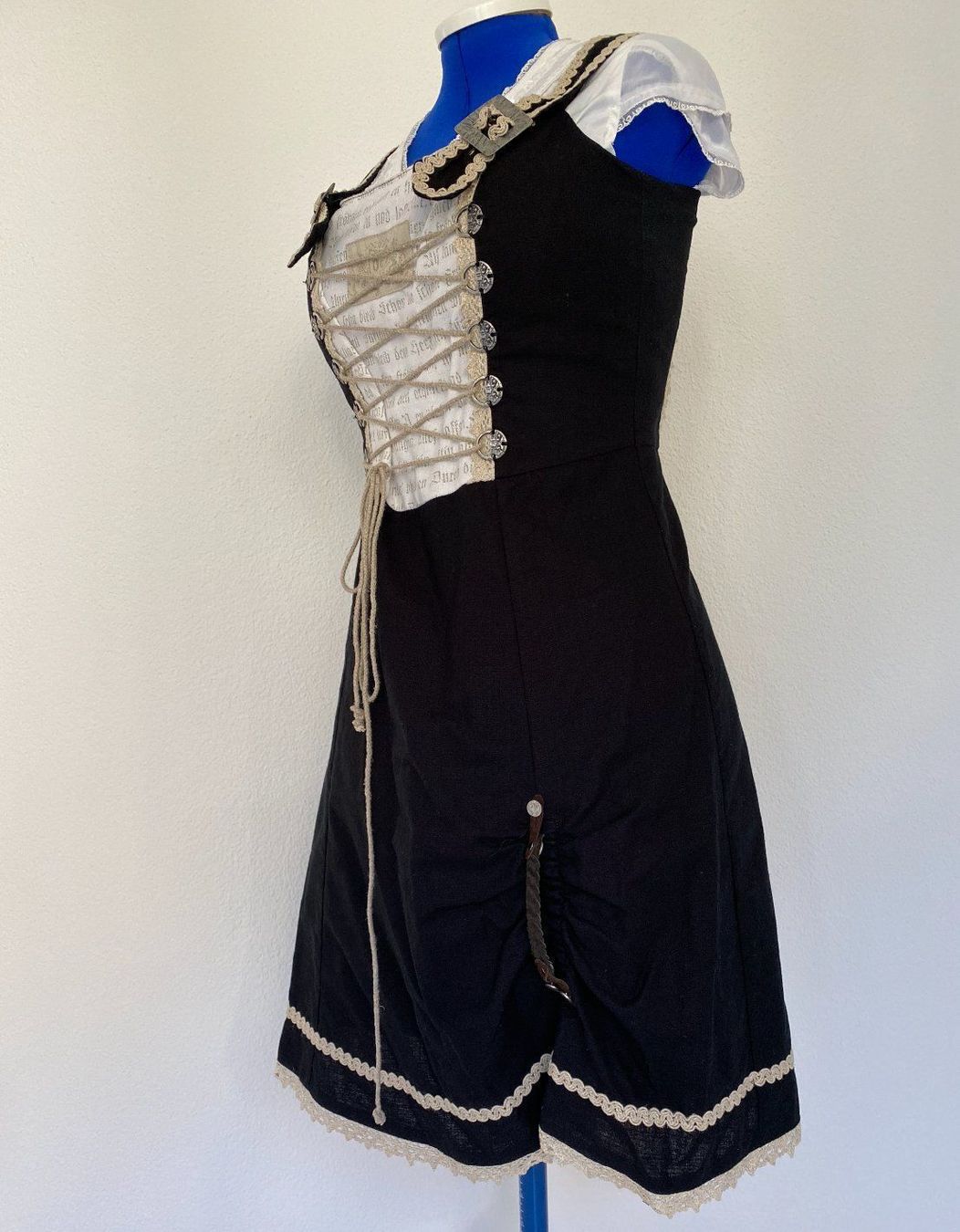 Vestiti: Dirndl Grösse 42 – Usato da Dagmersellen venduto da sheli17 3