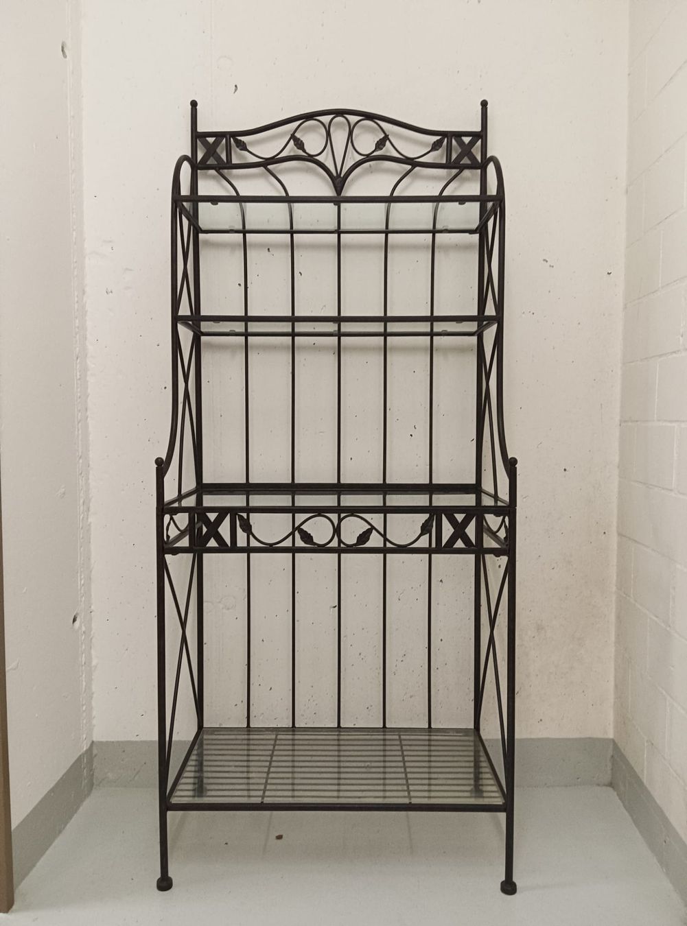 Étagères: Metallregal/Gartenmöbel  – D'occasion à Näfels par ChocolateMuffin