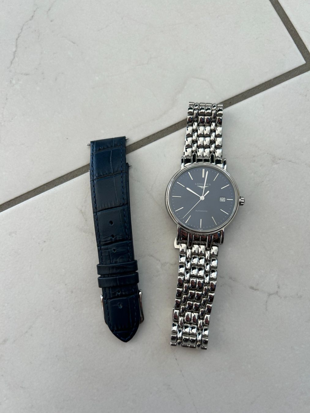 Longines Orologi: Longines Blue Automatic Presence, extra Lederband, neuwertig – Nuovo (secondo la descrizione) da Einsiedeln venduto da Fiolio