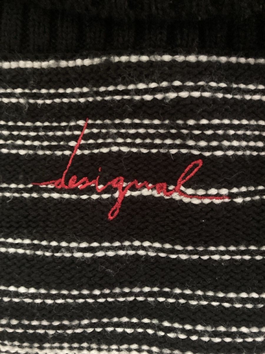 Desigual Pullover & Sweatshirts: Pull à col roulé Desigual rayé noir et blanc – Gebraucht aus La Tour-de-Peilz von kle_t7hy 2