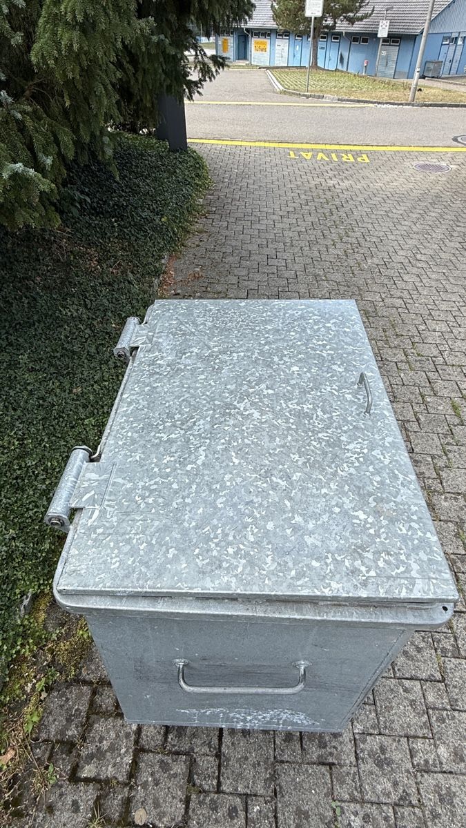 Autres articles bureau & commerces: Abfallcontainer guter Zustand – D'occasion à Russikon par Sygy79 3