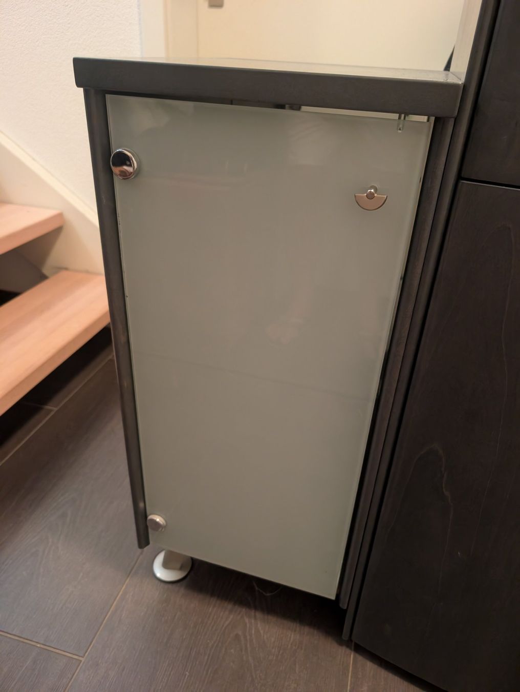 Commodes: Sideboard mit Milchglasaufsatz – D'occasion à Arboldswil par SF_Giants 3