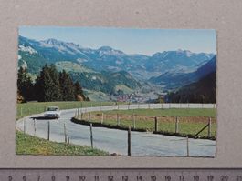 Jaunpass, Pass Strasse, Auto, Blick auf Boltigen, Oldtimer