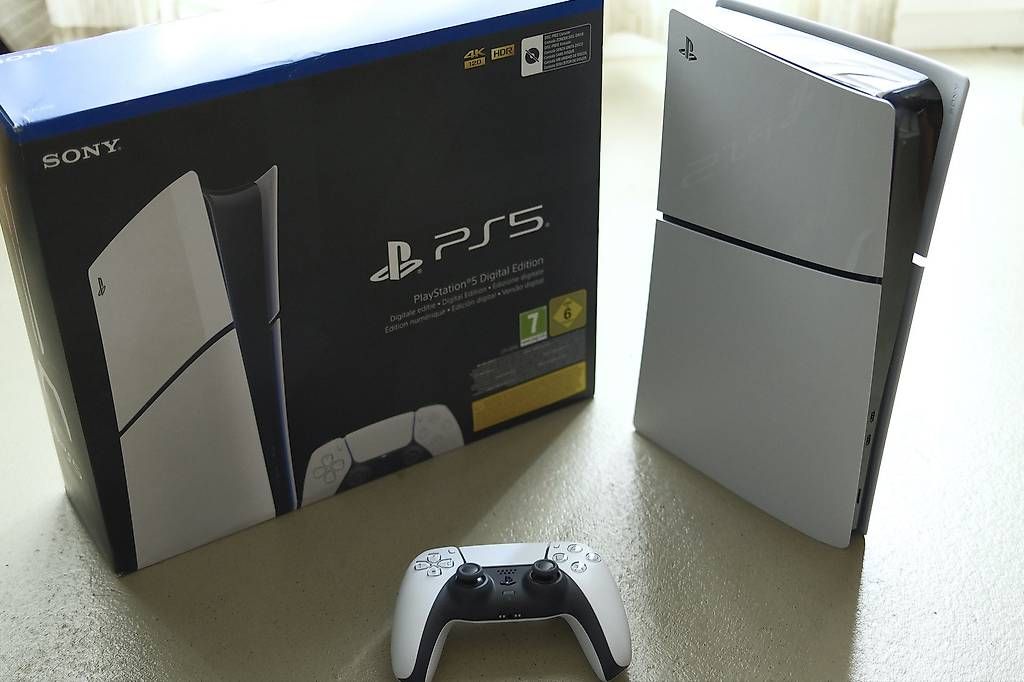 Sony Console: PlayStation 5 Digital Edition (slim) Neuwertig Preis VB – Nuovo (secondo la descrizione) da Liebefeld venduto da beb_2nbz 3