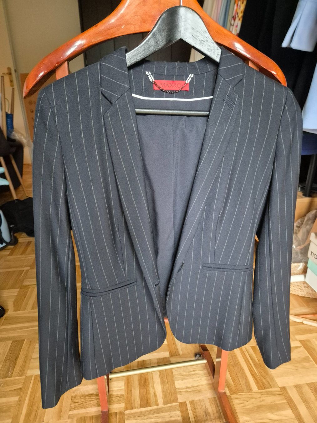 Max Mara Completi & Tailleur: Completo giacca e pantaloni a righe blu Max&co – Nuovo (secondo la descrizione) da Vessy venduto da erisakapllani