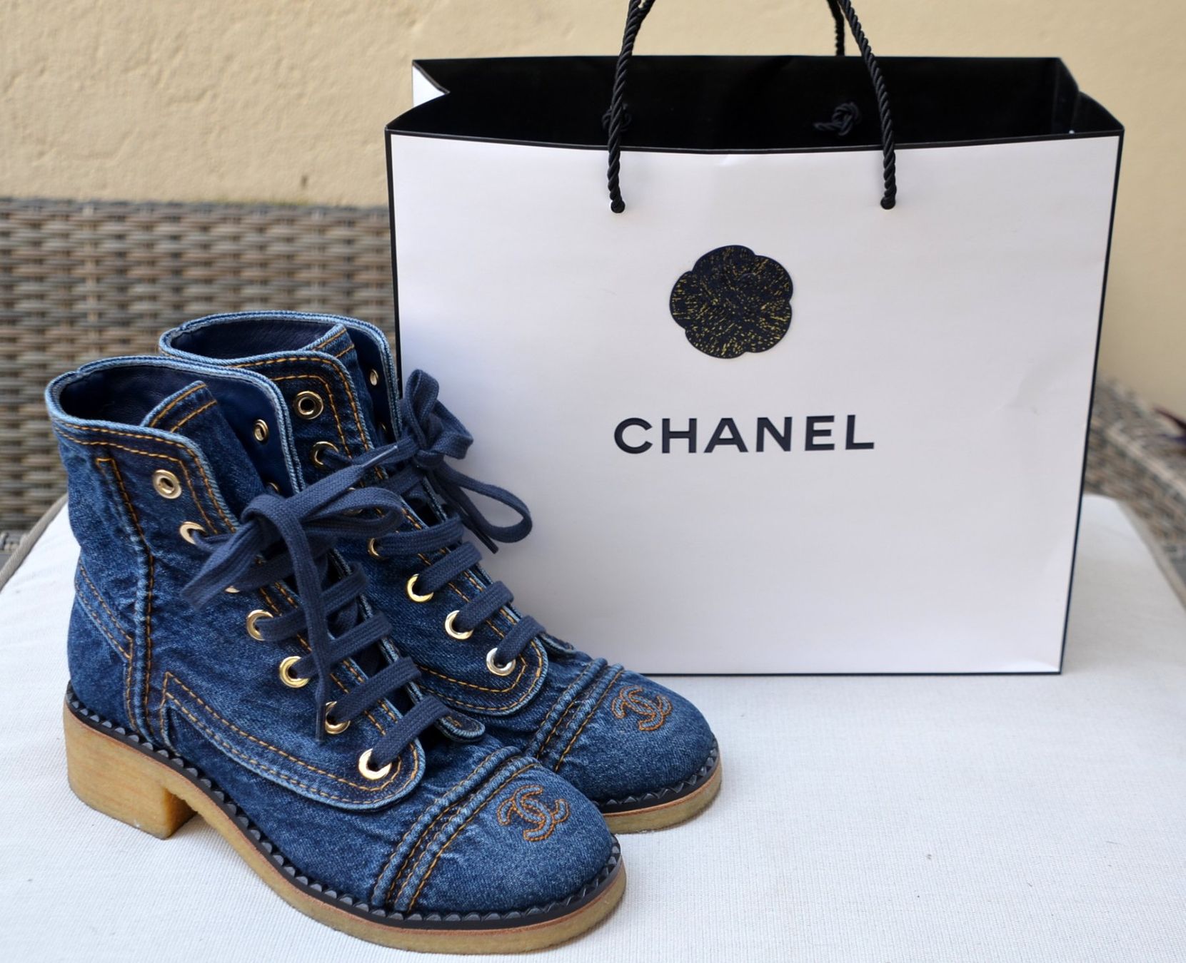 Chanel Scarpe da donna: Boots Chanel  bottines  .36 – Usato da Collonges venduto da Auganien