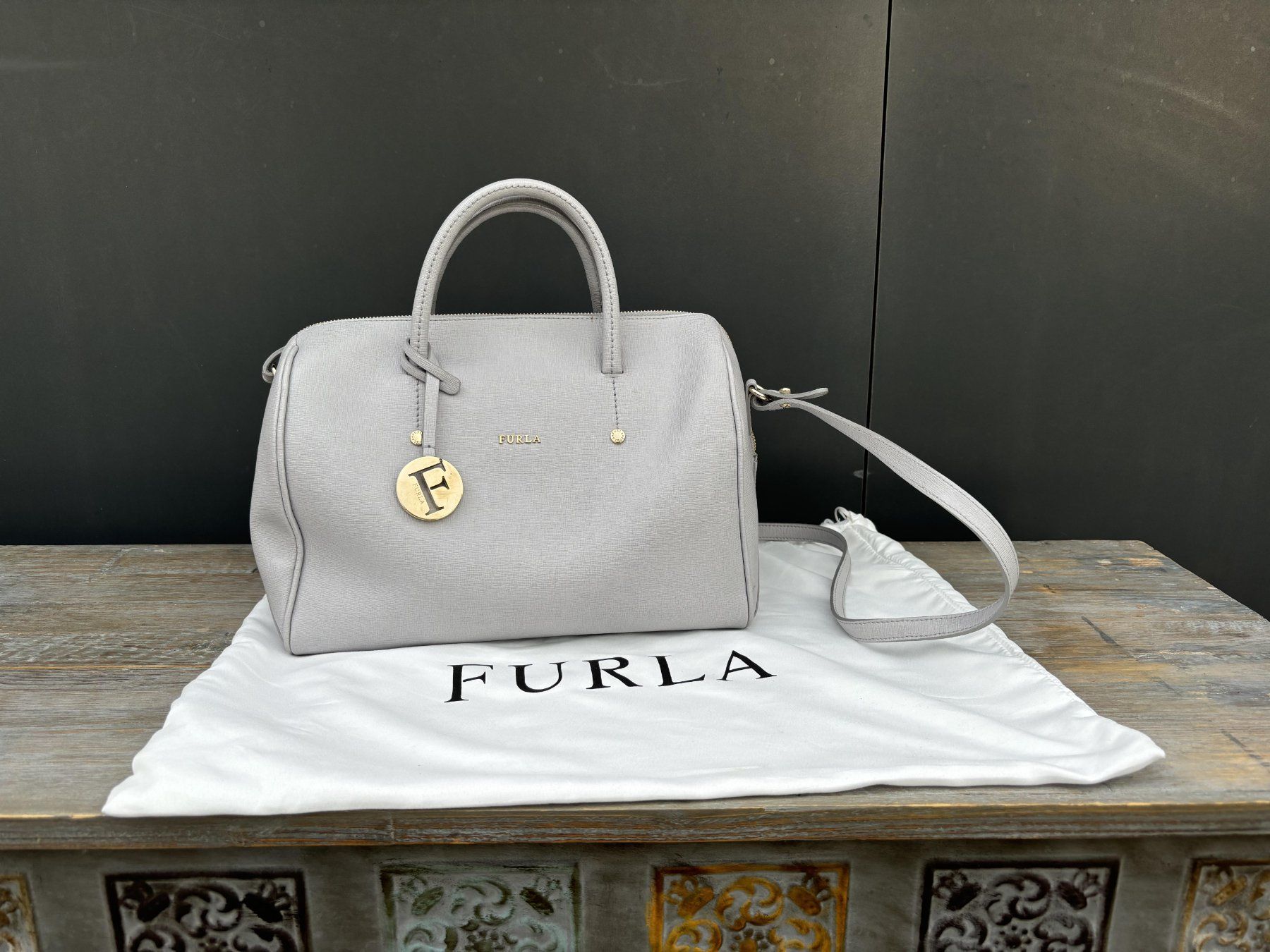 Furla Borse da donna: Wunderschöne Furla Ledertasche in Hellgrau - Top Zustand! – Usato da Tafers venduto da nad_2g7s