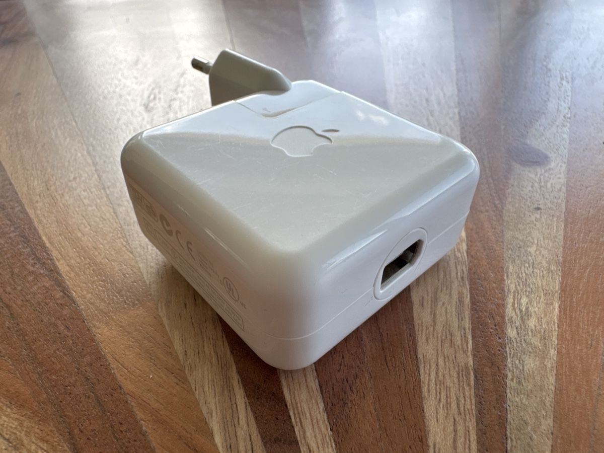 Apple Caricabatterie: Apple iPod FireWire Ladekabel Ladegerät – Usato da St. Gallen venduto da hae_6rmh 1