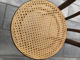 antiker Holzstuhl, Sitz geflochten
