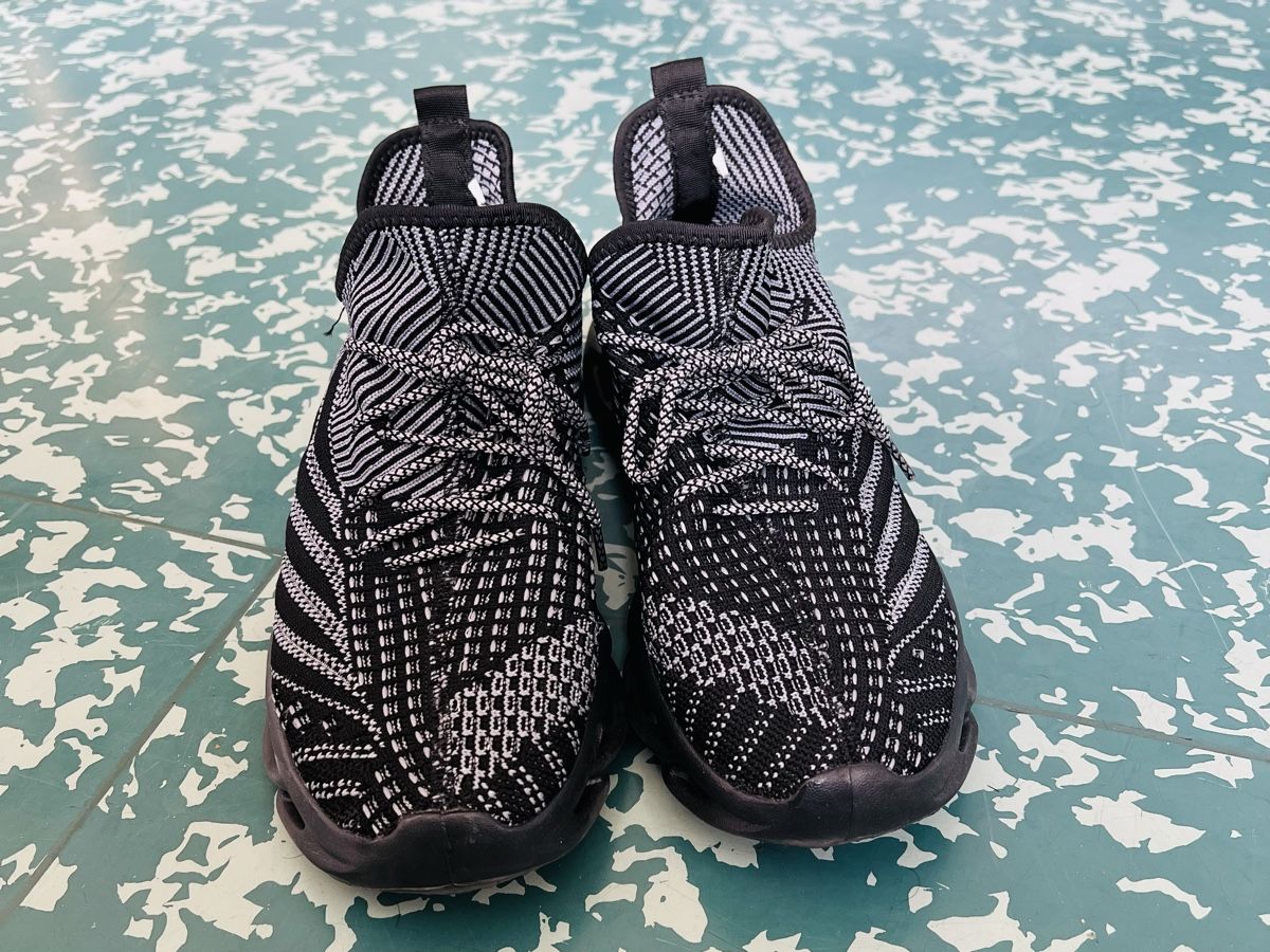 Scarpe da uomo: Black & White Sneakers Size 43 - Excellent Condition! – Nuovo (secondo la descrizione) da Fribourg venduto da saw_hyb8 2
