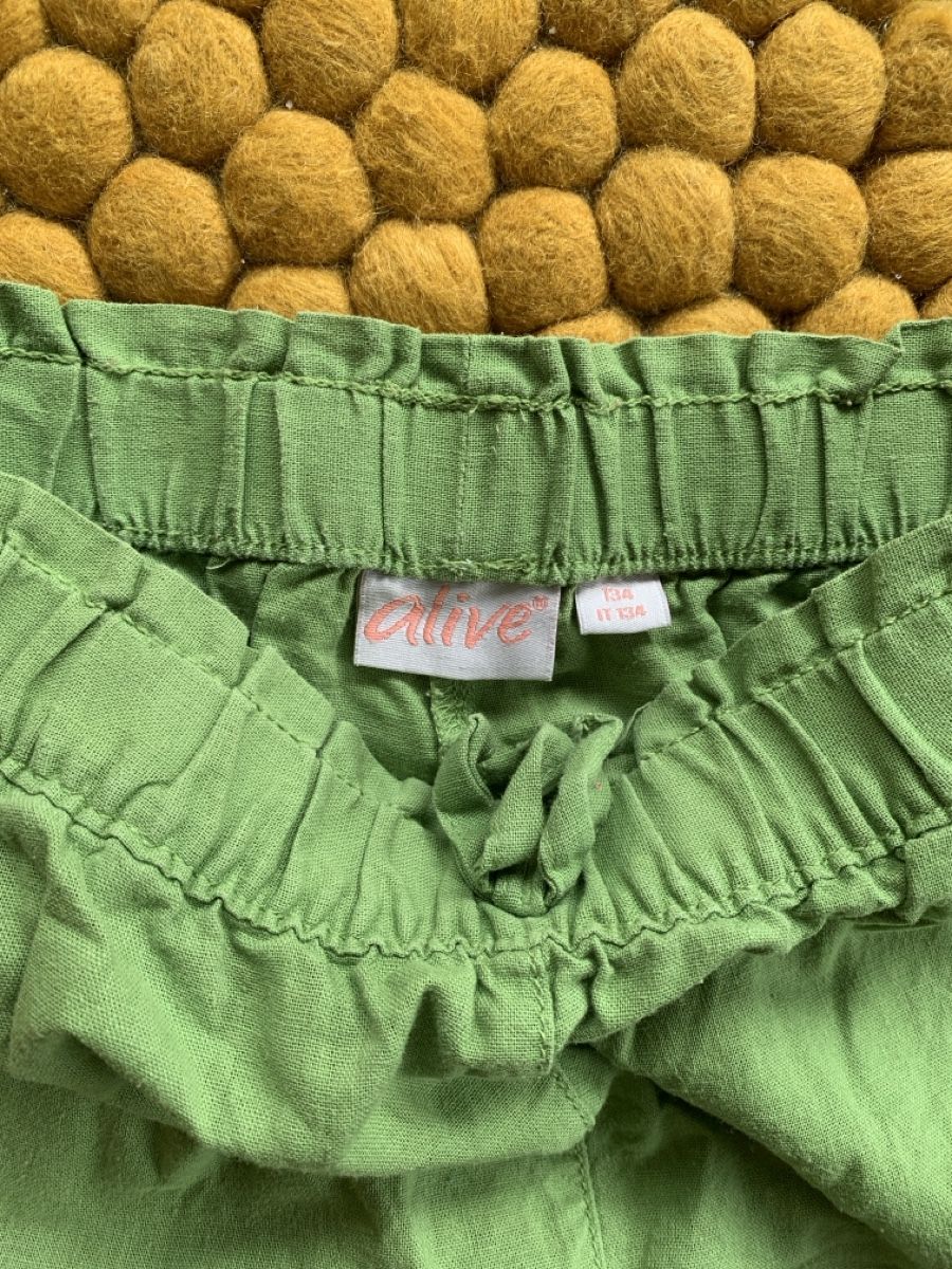 Pantalons: Pantalon Alive vert taille 134 – D'occasion à Villars-sur-Glâne par Magdaka 1