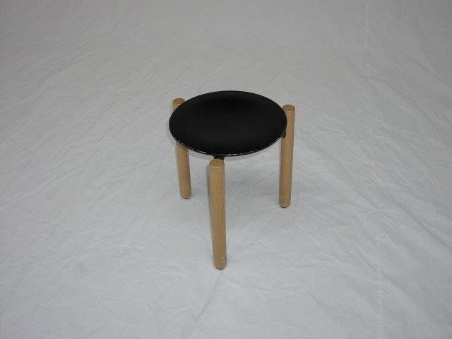 Sgabelli: Thonet Hocker Holz schwarz (max. 85 Stk) – Usato da St. Gallen venduto da Betrieb