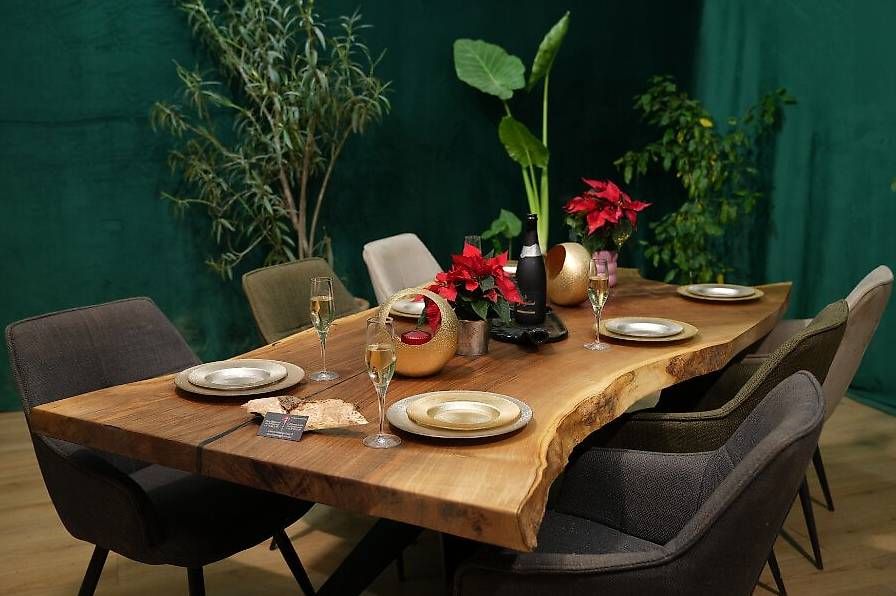 Tische: Einzigartig und Echt - Nussbaumtisch aus 1 Baumscheibe – Gebraucht aus Walchwil von Swissdesign_Haag 6