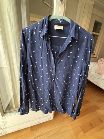 Navy polkadit Sézane silk shirt