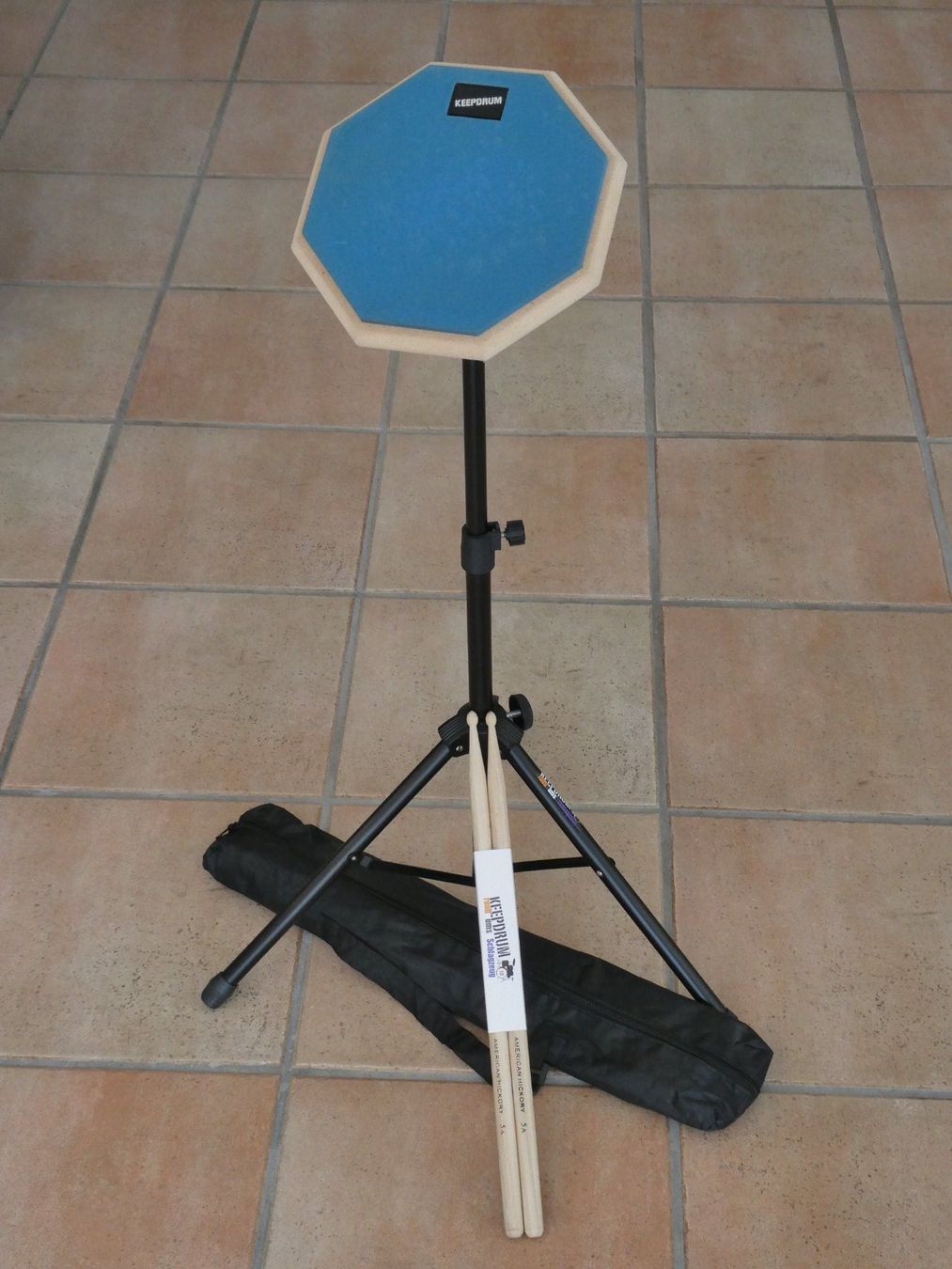 Musikinstrumente: Keepdrum Practice Pad 8" Blau + Stativ + Drumsticks + Tasche – Gebraucht aus Uetliburg SG von Viewsonicstar