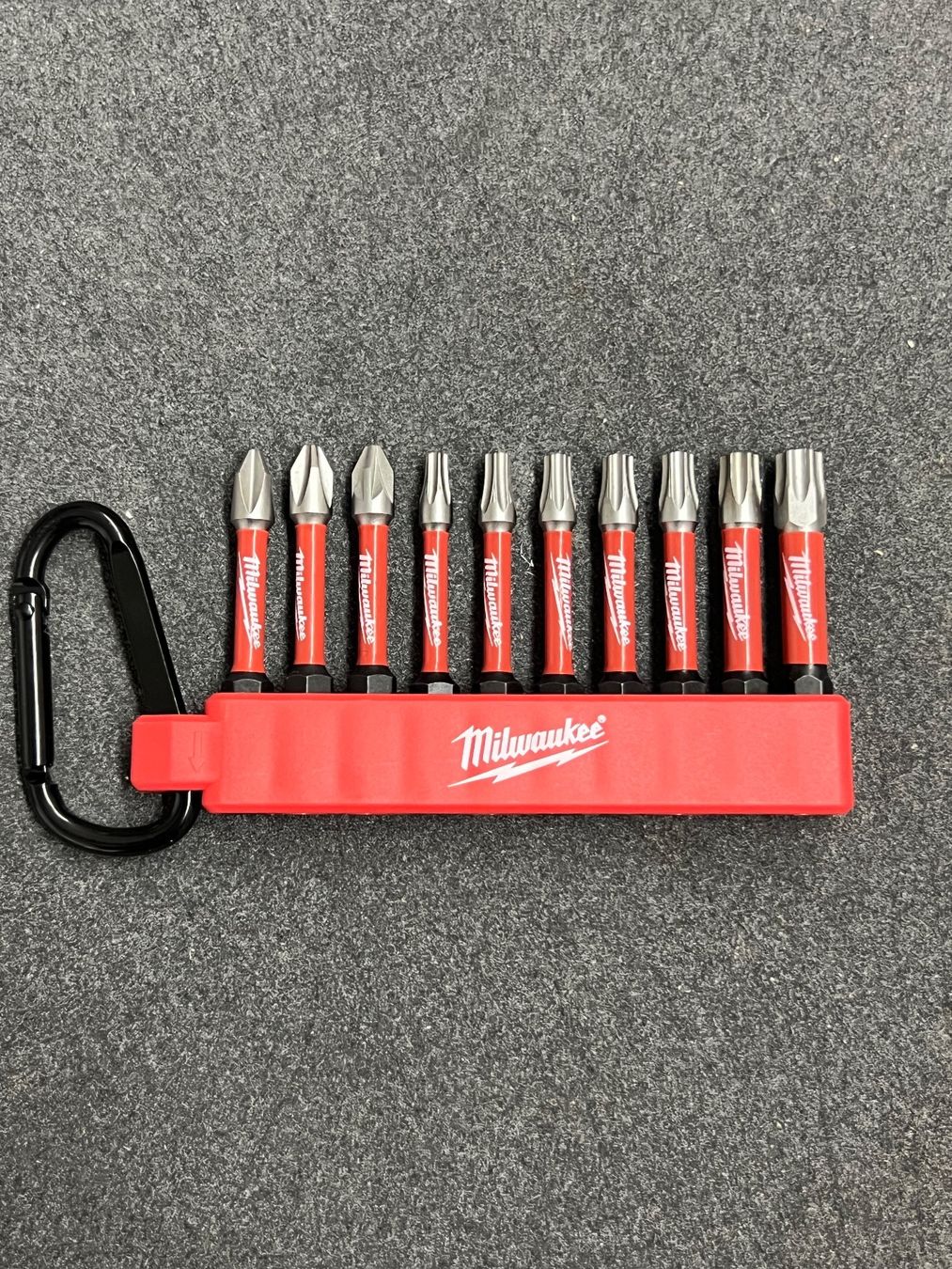 Milwaukee Tous les outils: Milwaukee Bit-Satz mit Karabiner – Neuf (Voir description) à Heerbrugg par ProBau-Liq