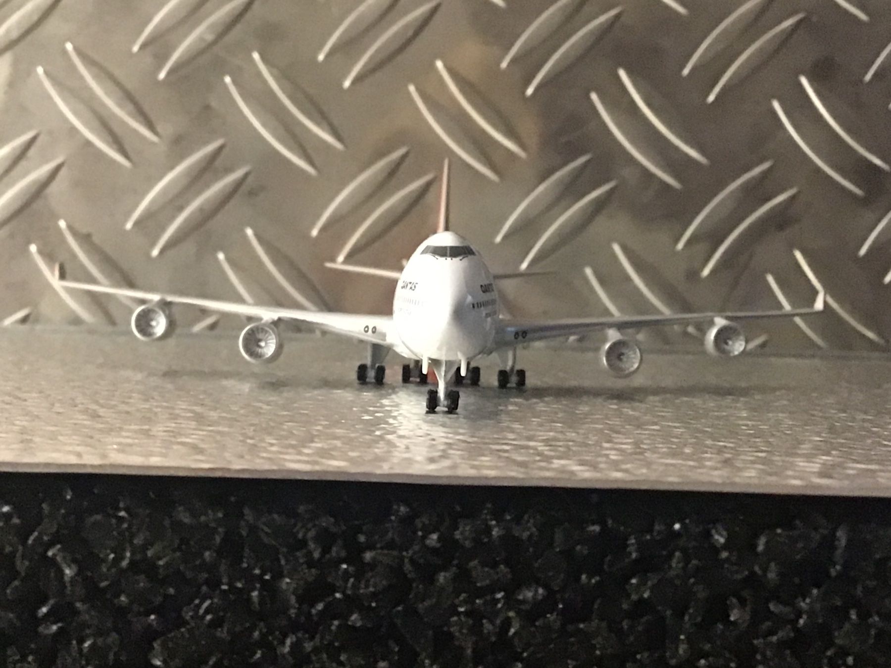 Boeing Kit di modellismo & Modellini statici: SCHUCO QANTAS BOEING 747-400 1:500 – Usato da Männedorf venduto da Spezial-Modelle 1