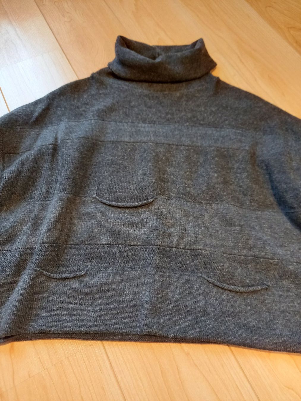 Maglioni & Felpe: Antrazitfarbener Pullover Grösse S mit Taschen / Merinowolle – Usato da Muttenz venduto da Chipsy2009 1