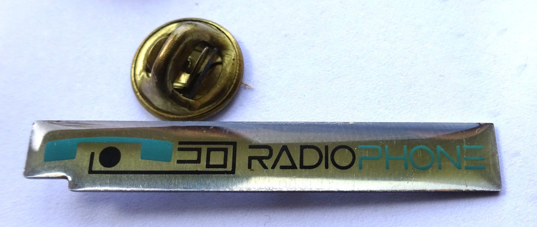 Placchette & Badge: Pin   PHONE  Radio – Usato da Utzenstorf venduto da BUtter81