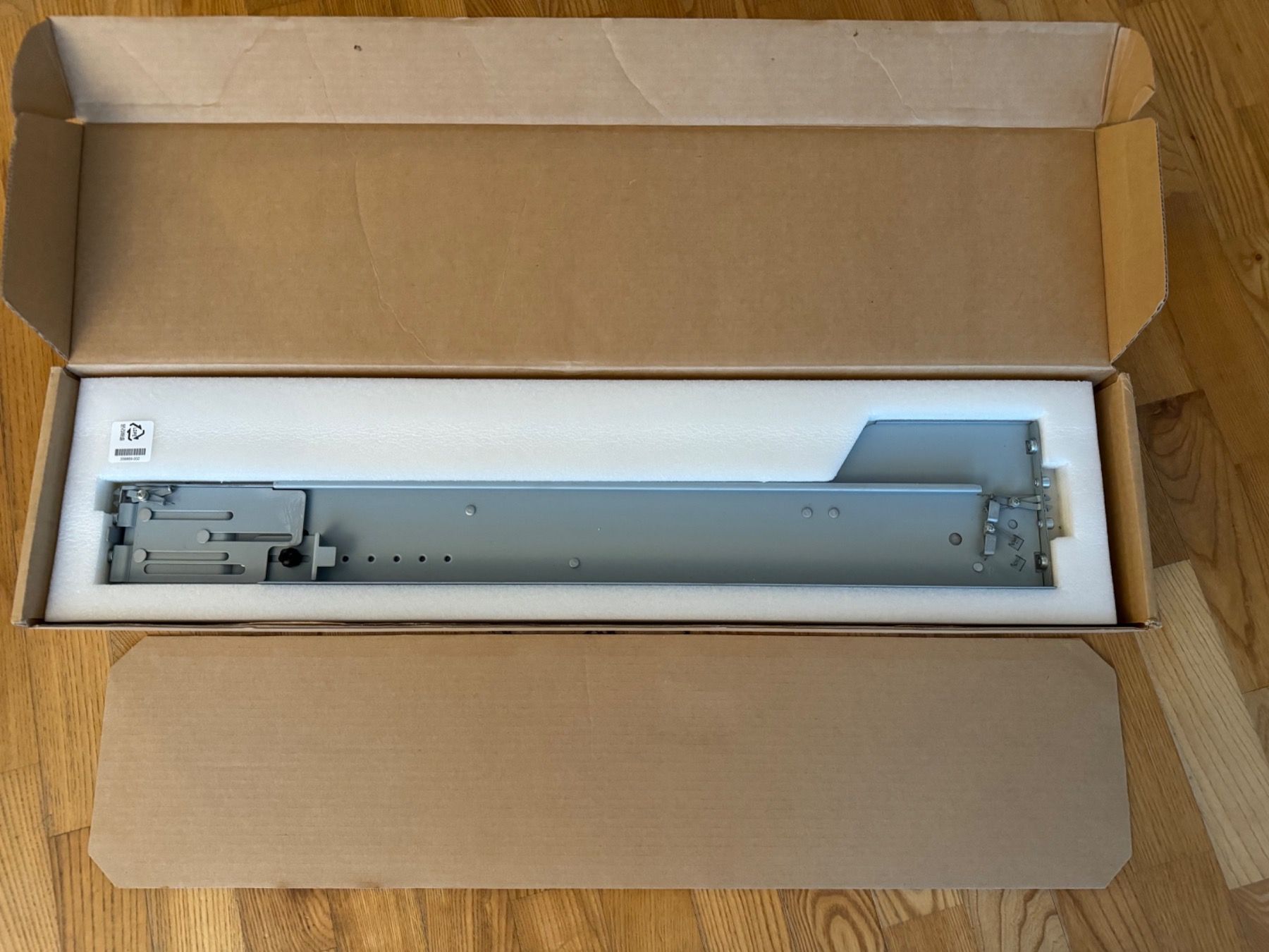 Hewlett Packard Racks & Ständer: HP-Rackschienen MSA 30 Storageworks 302465-001 – Neu und originalverpackt aus Wettswil bei Zürich von Trubarus