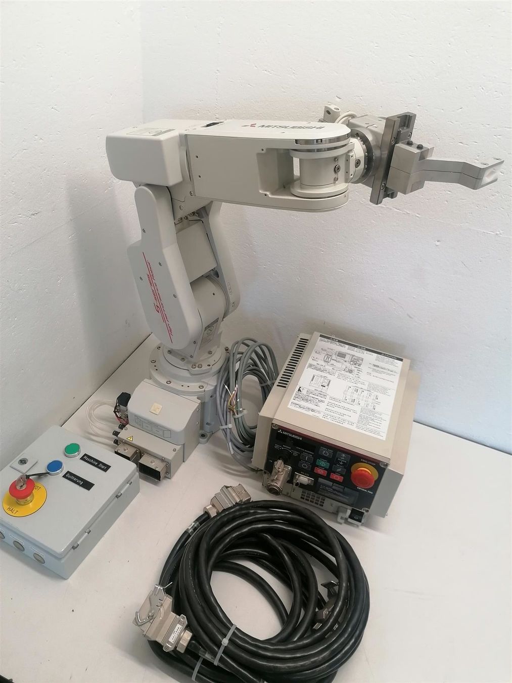 Tutte le macchine: Roboter- Mitsubishi RV-2SDB-S15 komplett – Usato da Niederdorf venduto da LeptonAG_Labor 1
