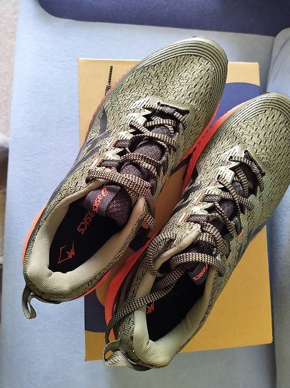 Scarpe da uomo: Neue Asics Laufschuhe Grösse 43,5 – Usato da Zürich venduto da waterman62