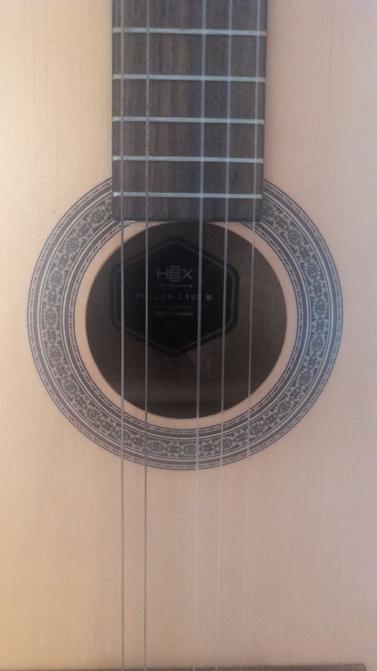 Instruments de musique: Hübsche akustische Gitarre  – D'occasion à Uster par Malinamaeder 1
