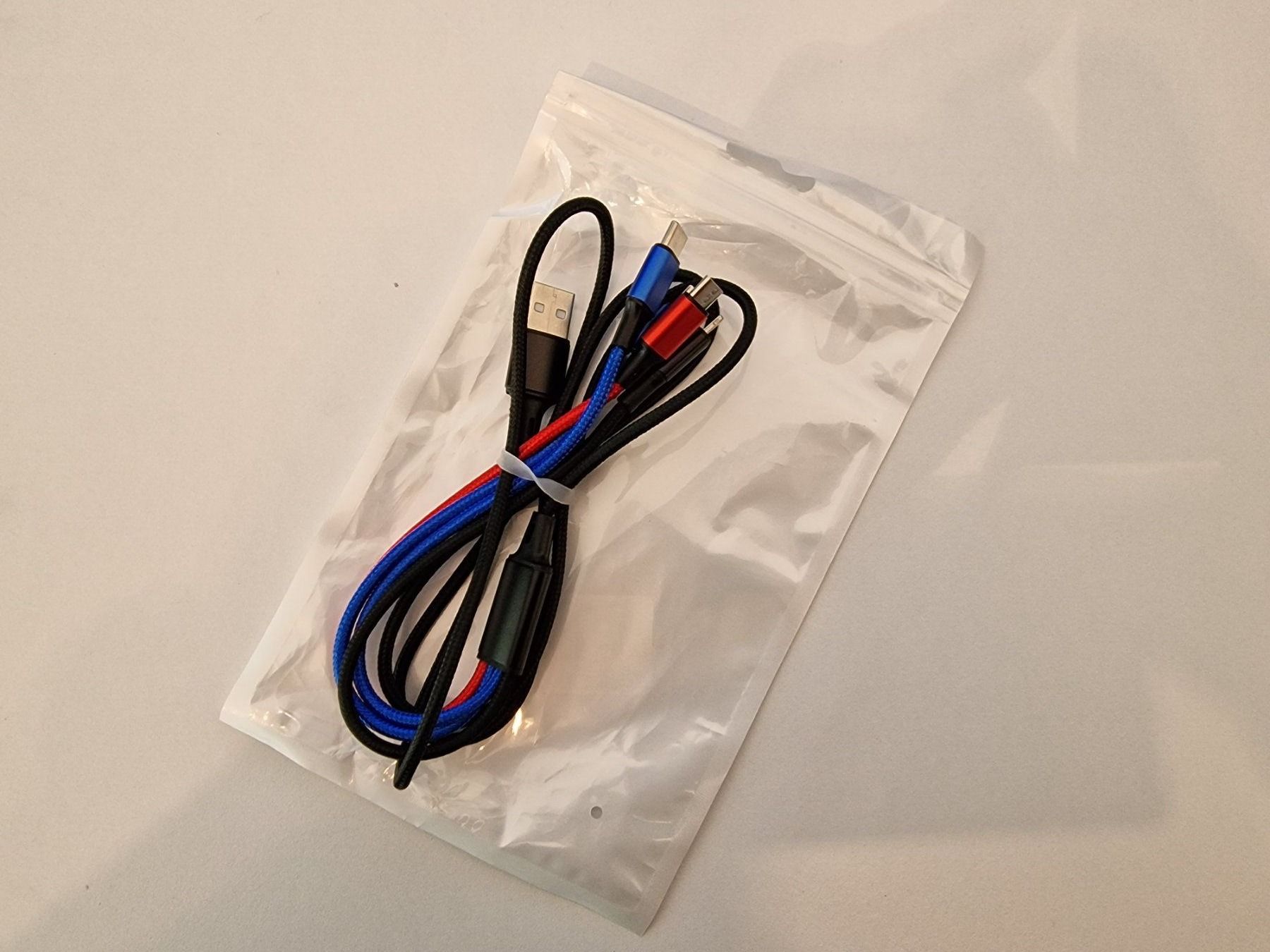 Cavi: USB-Ladekabel 2x USB-C, 1x Iphone, 1x Micro-USB, Ladekabel – Nuovo e nell'imballaggio originale da Buchrain venduto da Sssschaller 1