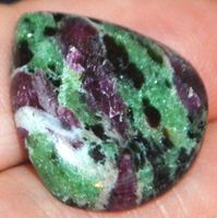 Cabochon L-9034 – Rubin Zoisit 22,5x21mm