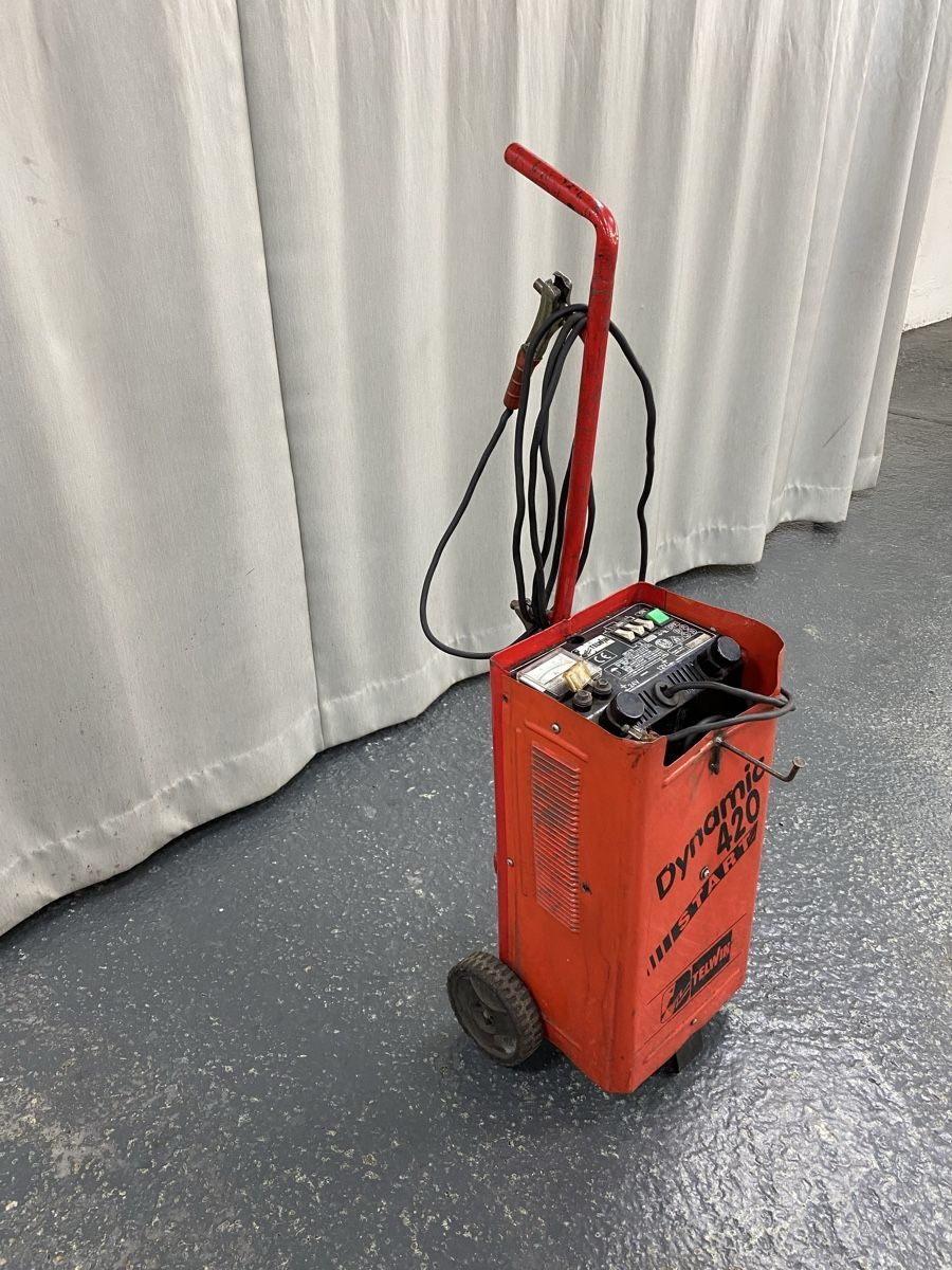 Chargeurs de batterie: Batterielade-/Starthilfegerät  – D'occasion à Hägglingen par Karin0802 2