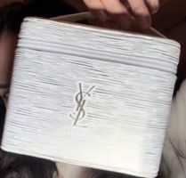 Vanity Saint Laurent beauty neuf (et vide)