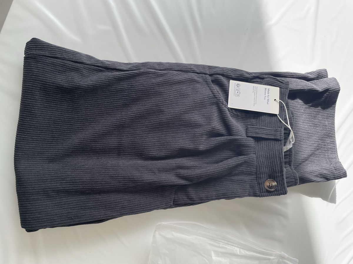 Halara Pantaloni: Halara Cordhose Grösse M – Nuovo e nell'imballaggio originale da Oberwil BL venduto da Sfa0 1