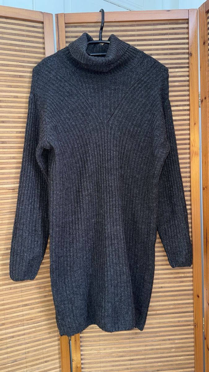Kleider: Schönes warmes Kleid/ Longpulli, M/L – Gebraucht aus Gümligen von morticiaaddams