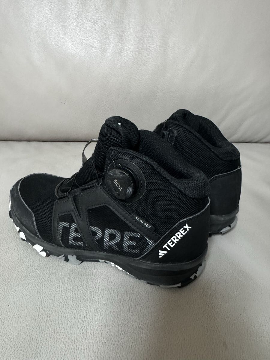 Adidas Chaussures garçon: Addidas Terrex 35.5 – D'occasion à Kloten par Karolina7 1