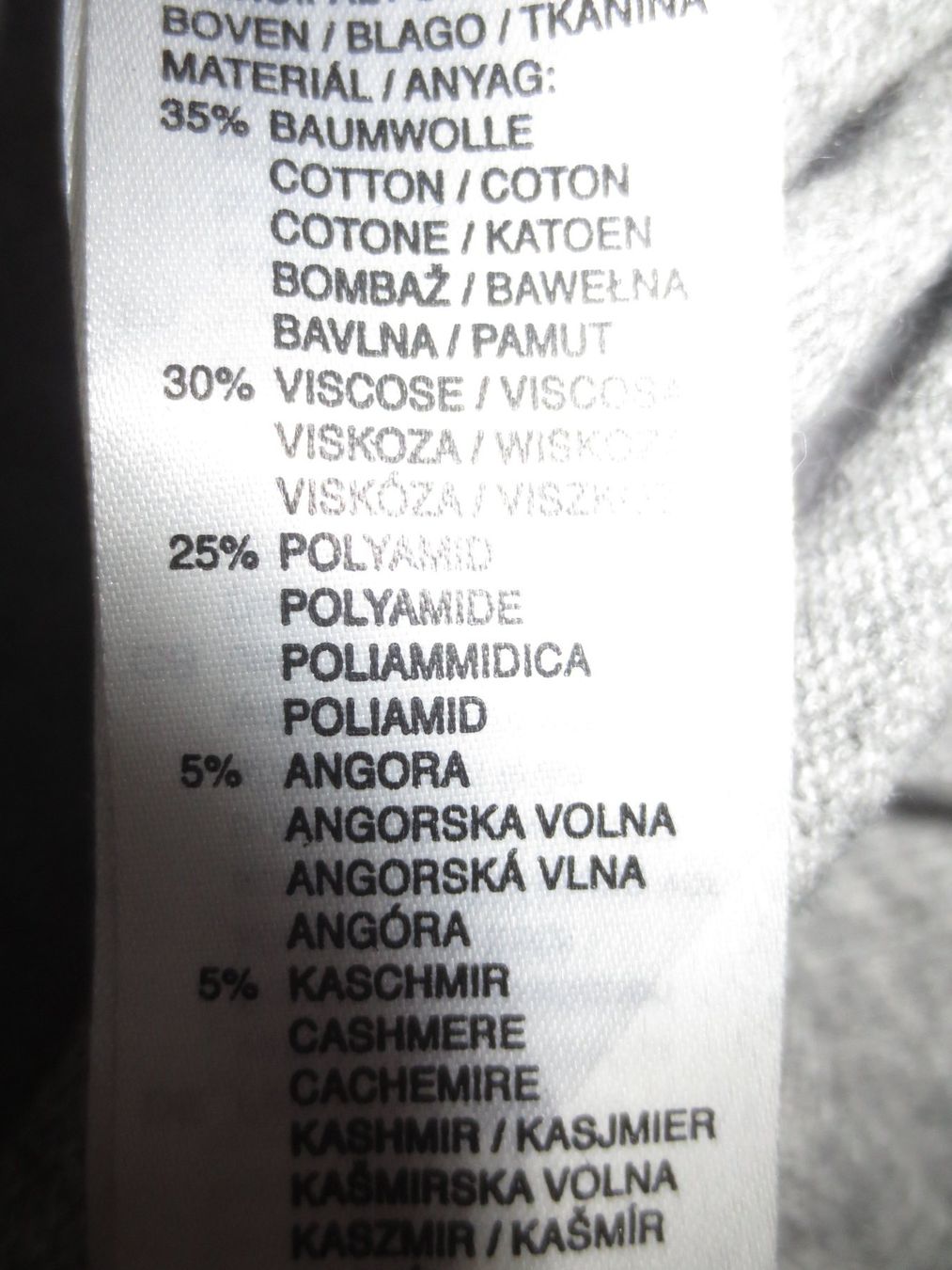 Maglioni & Felpe: Rollkragenpullover grau mit Applikationen Gr. 42 – Usato da Männedorf venduto da Livingston 1
