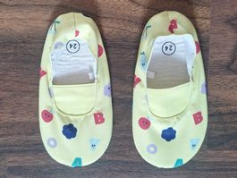 Täppeli-Schuhe Kinder Grösse 24 Frucht-Muster Gelb