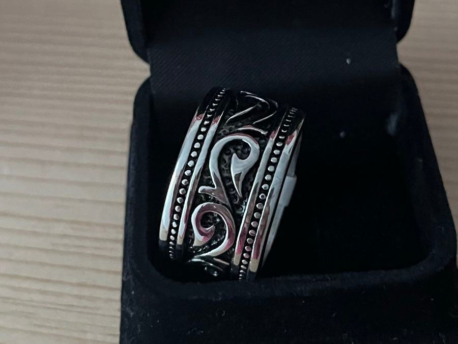 Anelli: Metall-Ring - neu - in coolem Design- Grösse 12 – Nuovo e nell'imballaggio originale da Niederglatt ZH venduto da karinso 1