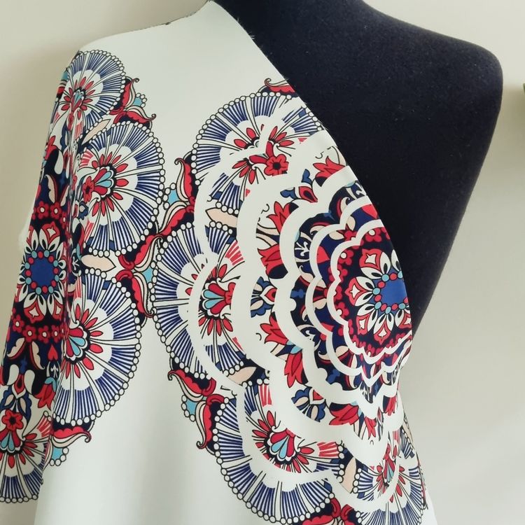 Blusen- & Kleiderstoff Blumen Pink