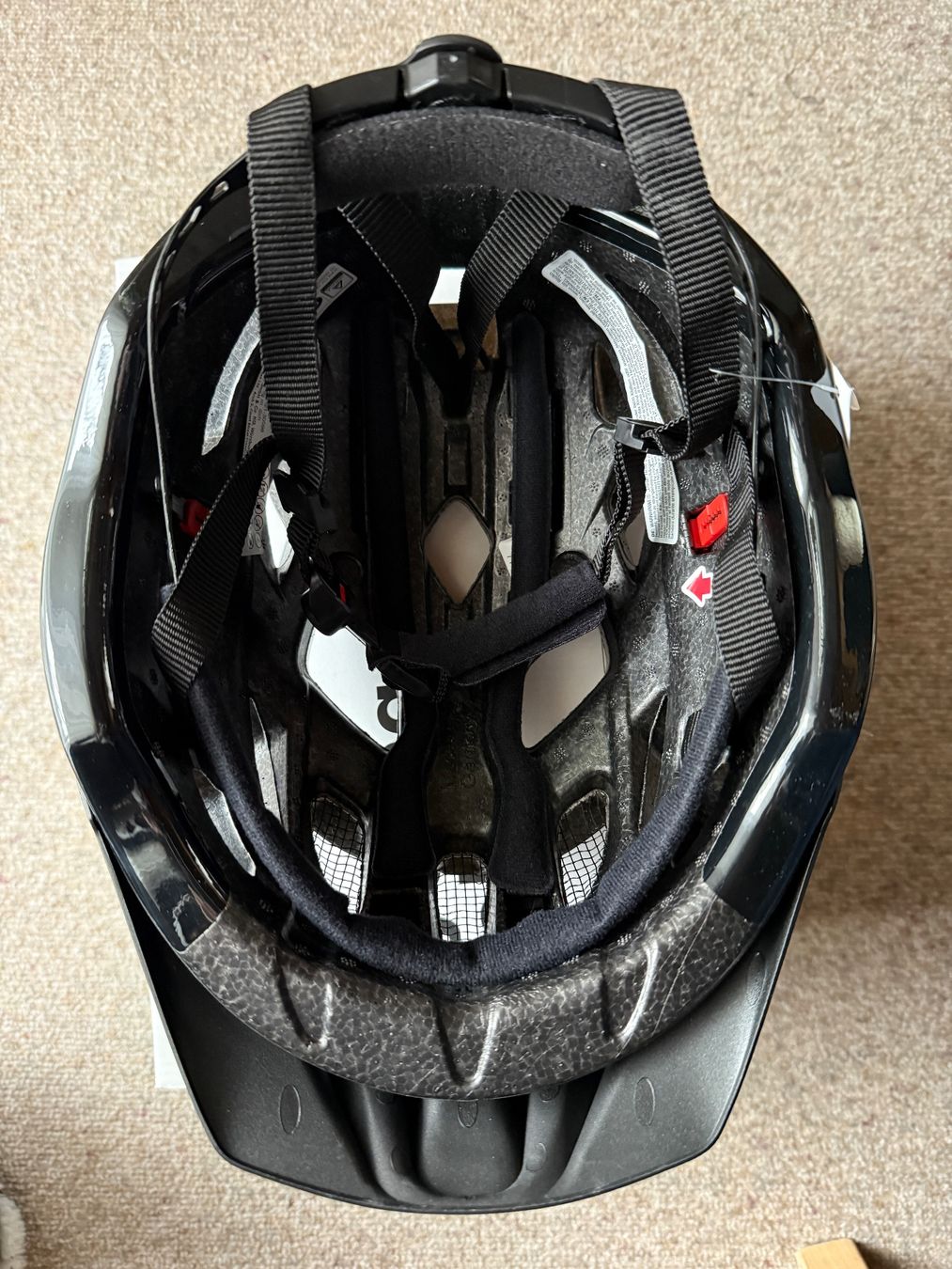 Uvex Helme: Neuer UVEX active Velohelm, 56-60cm, schwarz – Neu und originalverpackt aus Thun von dane_pao 4