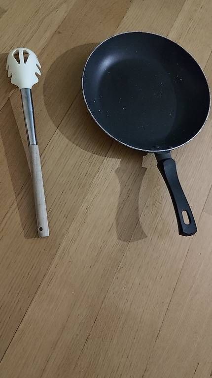Ikea Poêles: Poêle et spatule – D'occasion à Lausanne par tom_vq5p 1