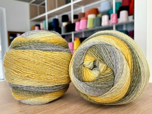 Wolle: Strickwolle Farbverlauf 2 Knäuel 400g – Neu (gemäss Beschreibung) aus Plons von Zimpfer