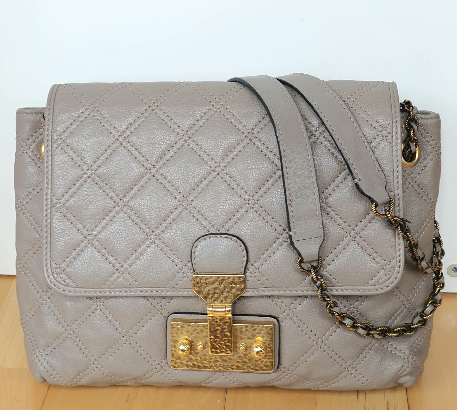 Marc Jacobs Borse da donna: Marc Jacobs Schultertasche Soft Leder Taupe – Usato da Niederteufen venduto da Mira_72 1