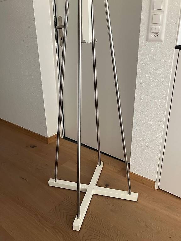 Garderobe: Design-Garderobe für den Eingangsbereich – Gebraucht aus Baar von leo_j8vl 1