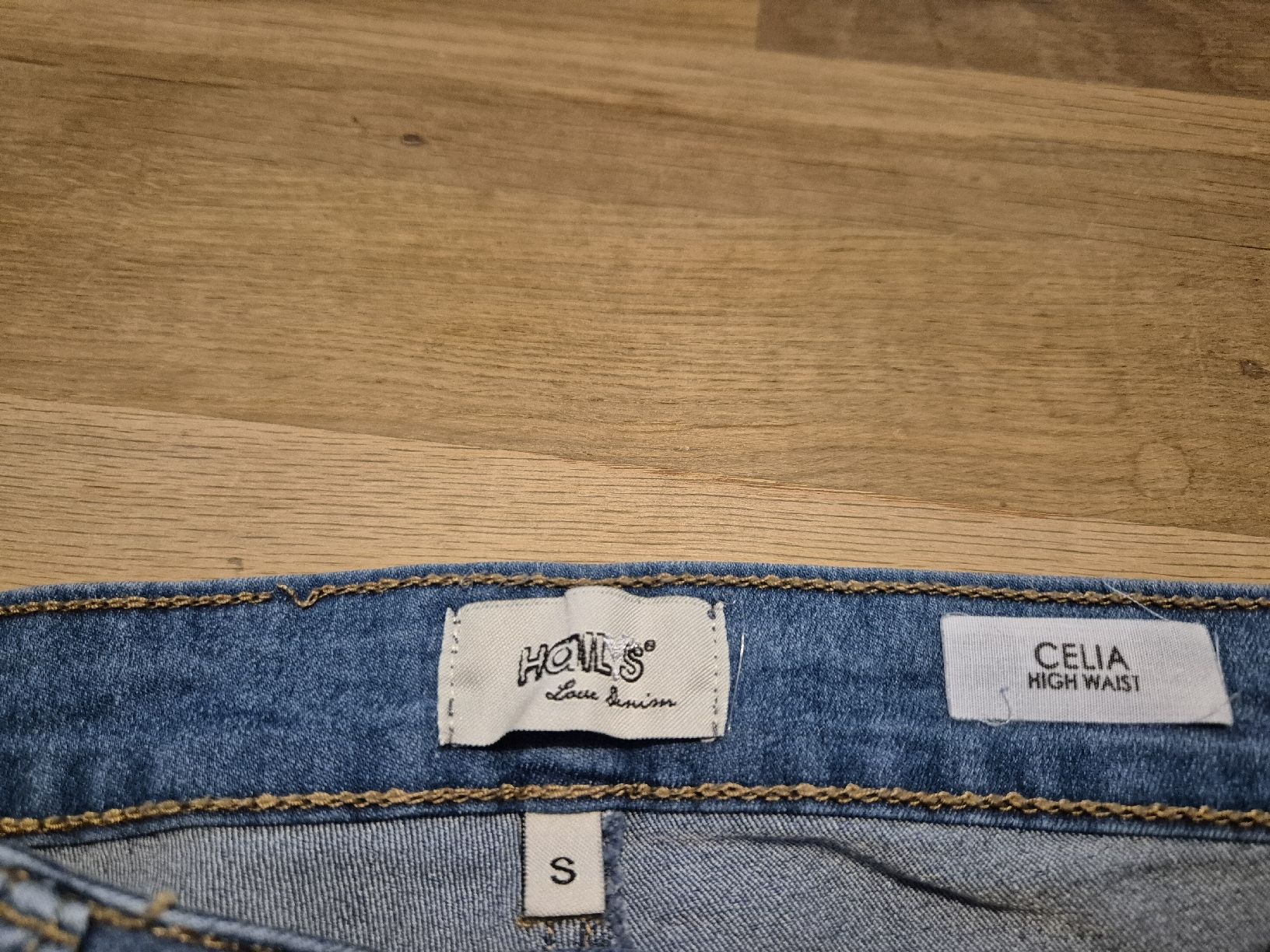 Pantaloni: Jeanshose Gr. S von Hollys – Nuovo (secondo la descrizione) da Urtenen-Schönbühl venduto da Chaeppeler 3