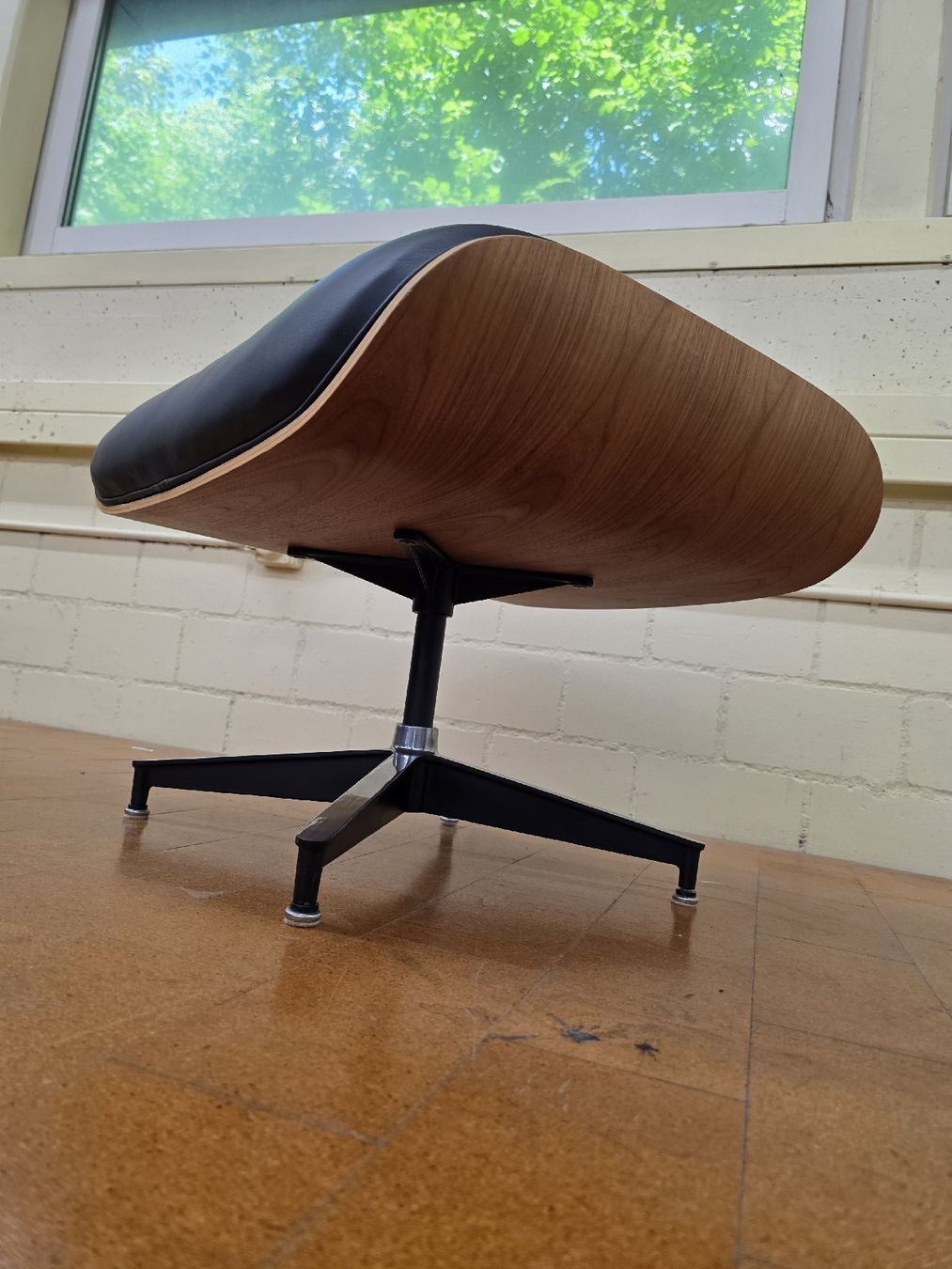 Hocker: Designer Ottoman zum Eames Lounge Chair – Gebraucht aus Lichtensteig von Polsterwerk 3